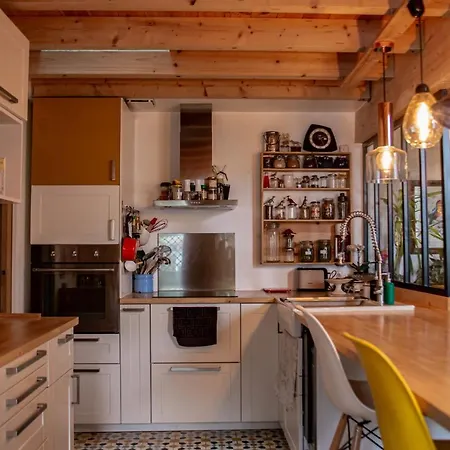 House With Terrace Ideal For Couple In * Bordeaux